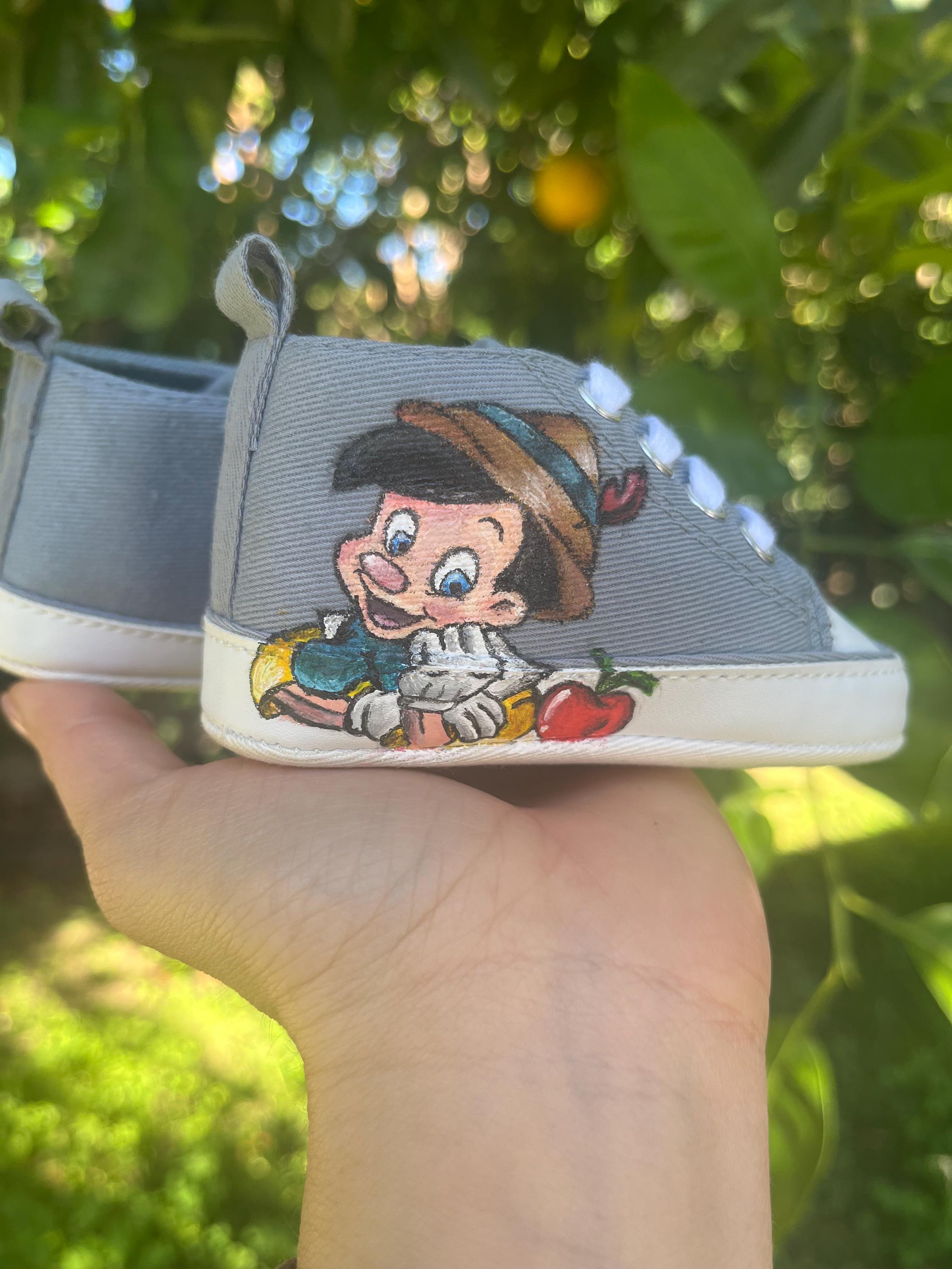 Pinkfong Scarpe da ginnastica per bambini, con squalo, facili da fissare, con luci LED lampeggianti, scarpe da corsa, Blu, 31 EU
