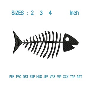 Puede incluir: Diseño de bordado de esqueleto de pez negro. El diseño incluye el texto "SIZES: 2 3 4 inch" en azul. El diseño está disponible en múltiples formatos de archivo, incluyendo PES, PEC, DST, EXP, HUS, JEF, VP3, VIP, XXX y TAP ART.