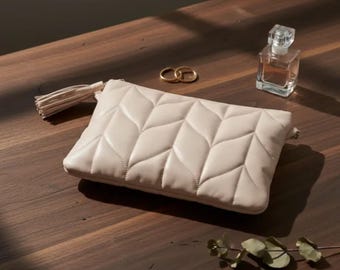 Bolso de hombro de piel auténtica acolchada con correa de cadena con borlas