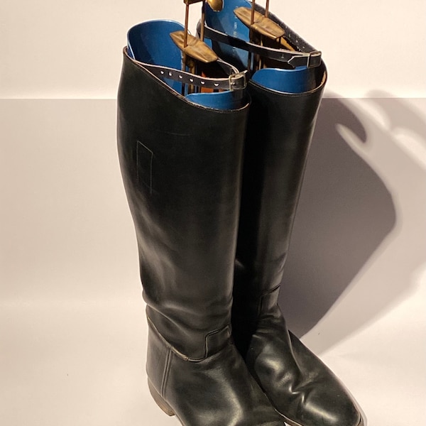 SALE ! Tall Equestrian Boots Classic Black Leather Horse Riding W/Forms London England 9.5-10 Womens Hippie 80s 90s Vintage Free Shipping !