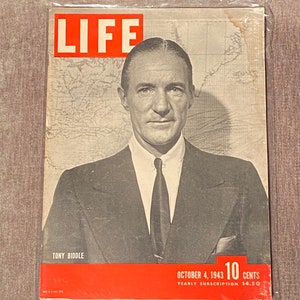 Sale ! LIFE Magazine Oct 4, 1943 Tony Bidle Cover 1940s 40s Mid-Century WWII USA American History Ads & More Free Shipping