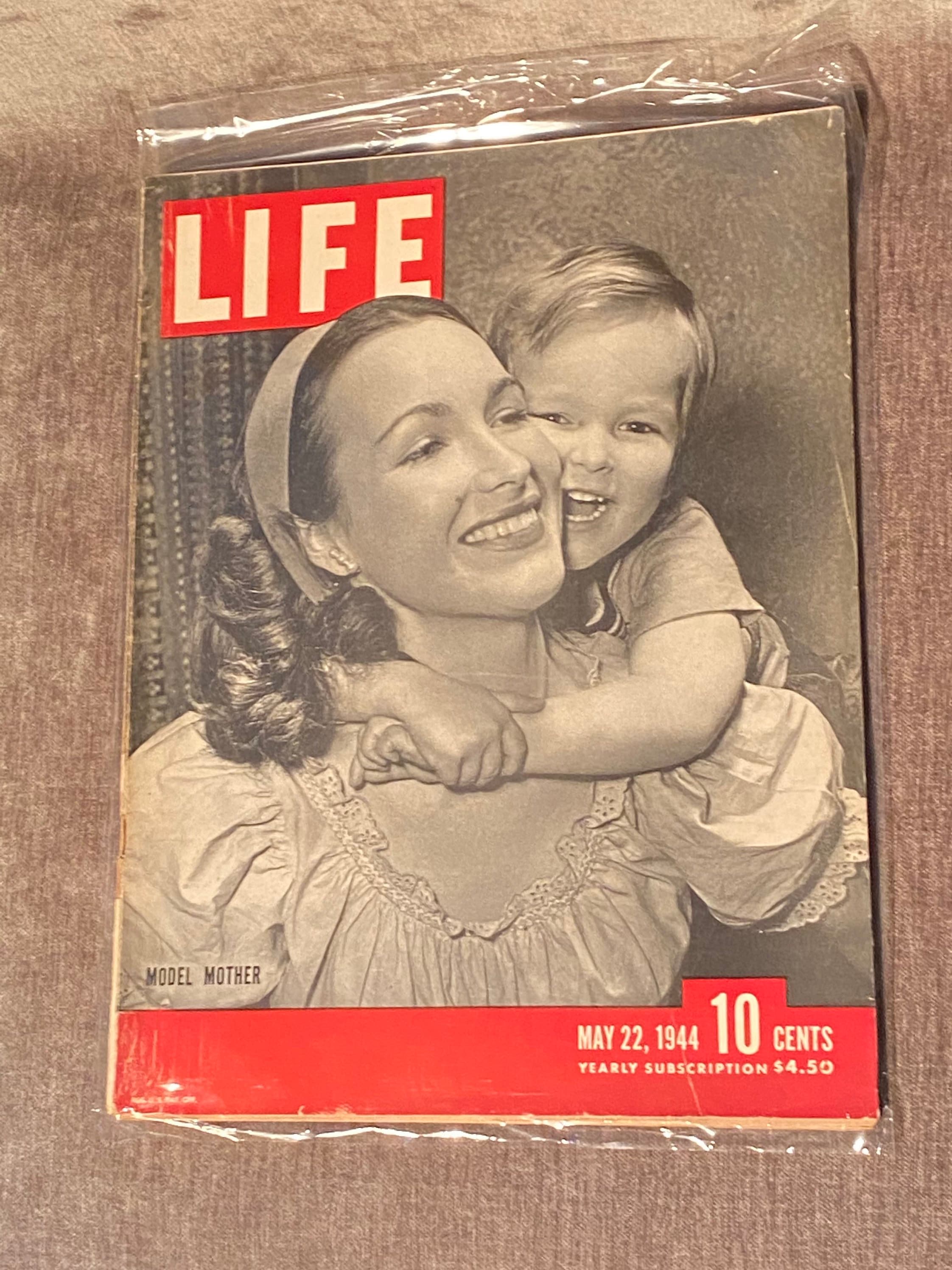SALE ! LIFE Magazine May 22, 1944 Model Mother Mom Daughter
