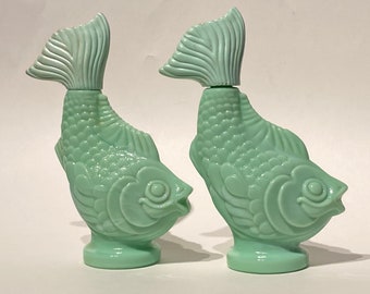 Sale ! 2 Matching Jadeite Jade Green Twin Fish Vintage Avon Elusive Foaming Bath Soap Bottles Decanters Rare mid-century 1960s 70s Free Ship