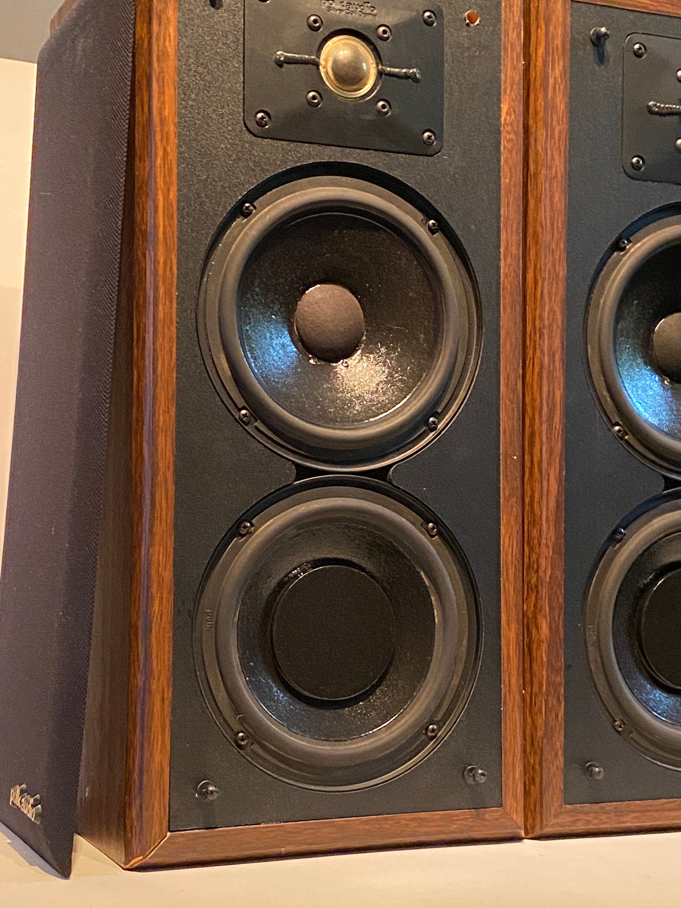 SALE 2 POLK Loud Speaker Monitors Bookshelf Book Shelf Speakers