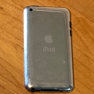 Sale ! APPLE IPOD Silver A1367 A 1367 4th Gen 8gb Touch
