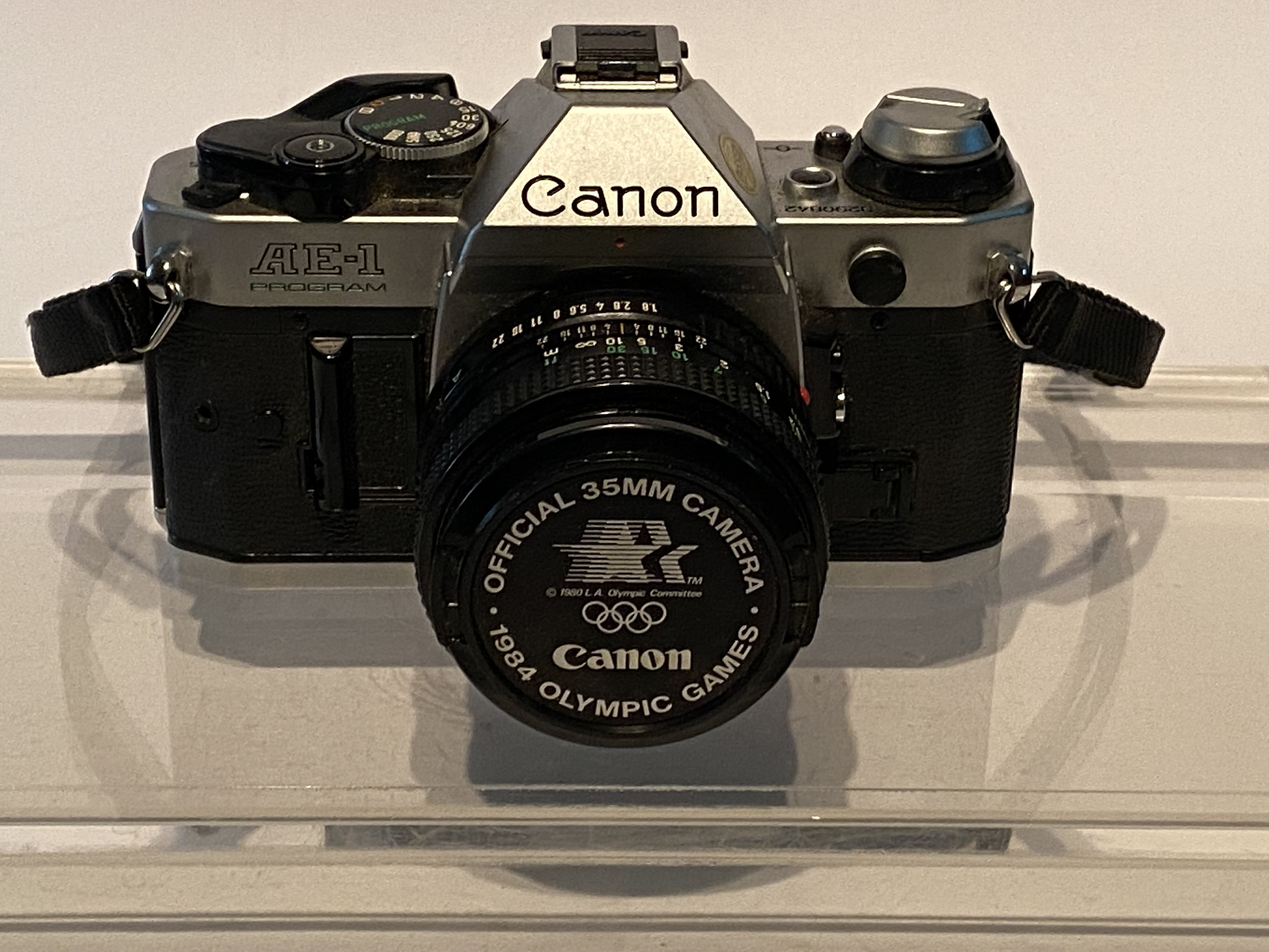 Canon AE-1 Program 1984 LAオリンピック記念ベルト付き Canon AE-1 Olympic Set | Chasing Classic Cameras with Chris