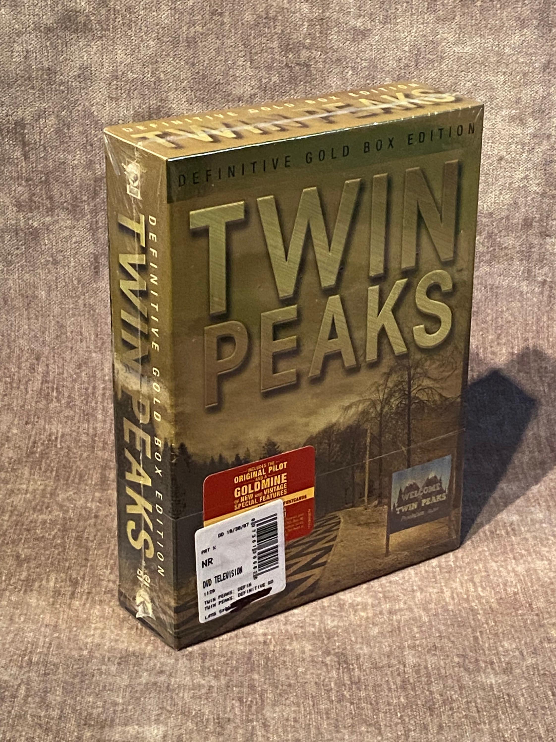 Sale ! FACTORY SEALED Gold Box Twin Peaks 2007 Dvd Set W/postcards