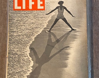 SALE ! 1937 LIFE Magazine June 28, 1937 Sea Sand & Siren Queen Royals 1930s Deco mid-century USA American World History Free Shipping