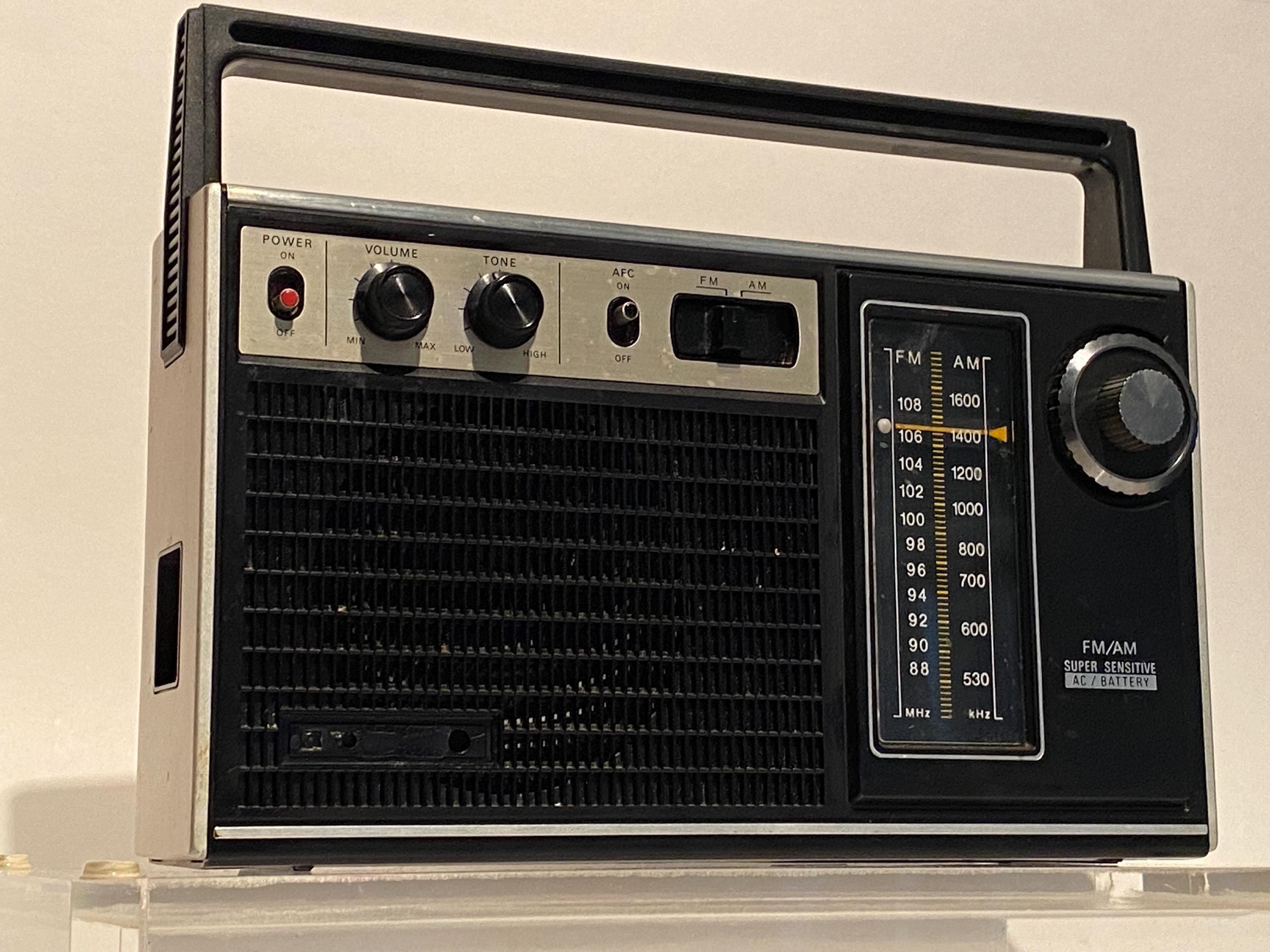Sale ! SONY Tfm-7250w Super Sensitive Am Fm Transistor Radio Mid