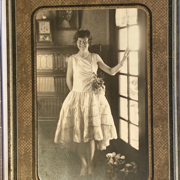 SALE ! Vintage Antique Deco 1910s 1920s Young Girl Wedding Dress Flowers Photograph Photo Early American Historical 1900s Free Ship