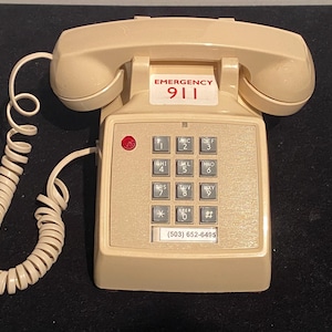 Sale ! Vintage RED LIGHT At&t USA Desktop Telephone Push Button Phone 1970s 80s Mid Century Electronics Free Shipping