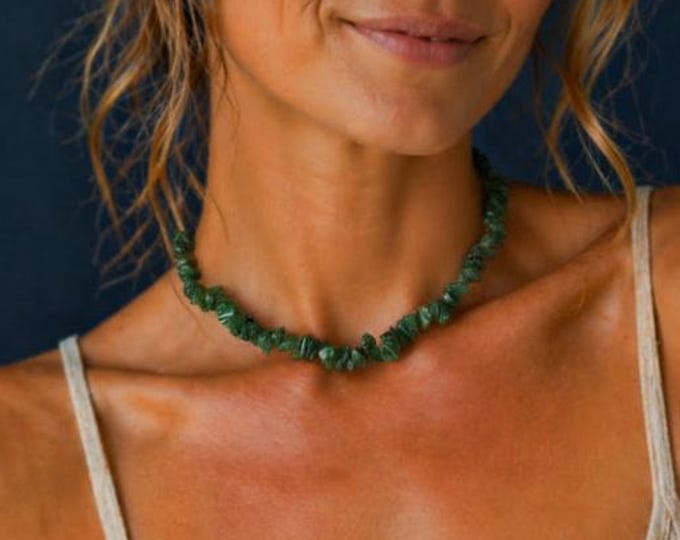 Vintage Aventurine Chip Necklace, Natural Crystal, Healing Stone, Prosperity, Boho, Minimalist
