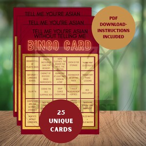 Könnte beinhalten: Ein Stapel roter und goldener Bingo-Karten mit dem Text "Tell Me You're Asian Without Telling Me" und Bingo-Feldern. Enthält einen Kreis mit "25 einzigartigen Karten" und einen Kreis mit "PDF-Download-Anweisungen enthalten".