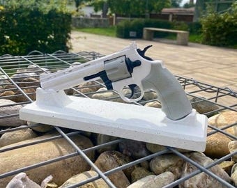 Revólver mecánico de juguete antiestrés - Pistola realista que expulsa los proyectiles para practicar tiro al blanco.