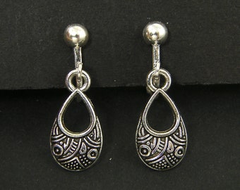 Tiny Silver Teardrop Clip on Earrings, Small Petite Patterned Abstract Silver Dangle Clip Earrings with Screw Back |EC3-60