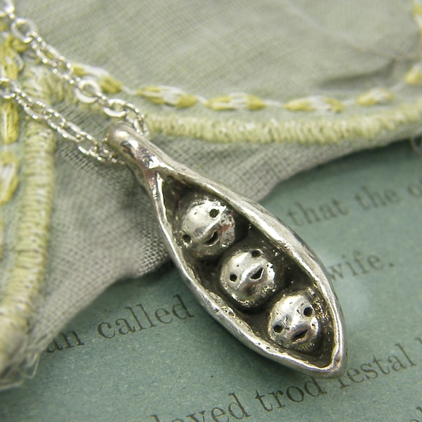 Pea in a Pod Necklace Three Peas Antique Silver Pewter Peapod Pendant Necklace |GS1-21