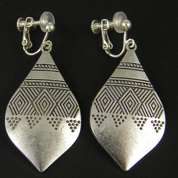 Tribal Silver Clip on Earrings, Antique Silver Lotus Petal Ethnic Motif Dangle Clip Earrings with Screw Back |EC1-15