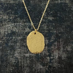 Simple Gold Oval Necklace, Modern Minimalist Contemporary Textured Gold Geometric Pendant Charm Jewelry |NC1-52