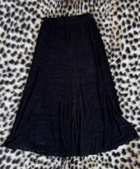 Vintage-Inspired Marallis Black Skirt | Canadian Brand | Classic Minimalist Style | Timeless Wardrobe Staple