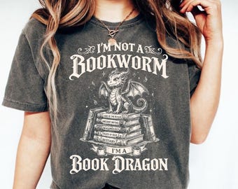 Não sou um rato de biblioteca PNG, Dragão de Livro PNG, Design de Moletom para Leitor de Fantasia, Estampa para Camiseta de Amante de Livros, Amante de Dragões, Download Digital
