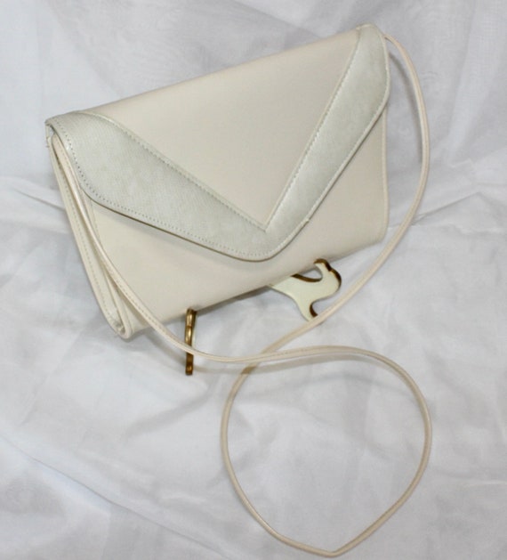 Pretty Vintage Oyster Colored Clutch Purse with S… - image 3