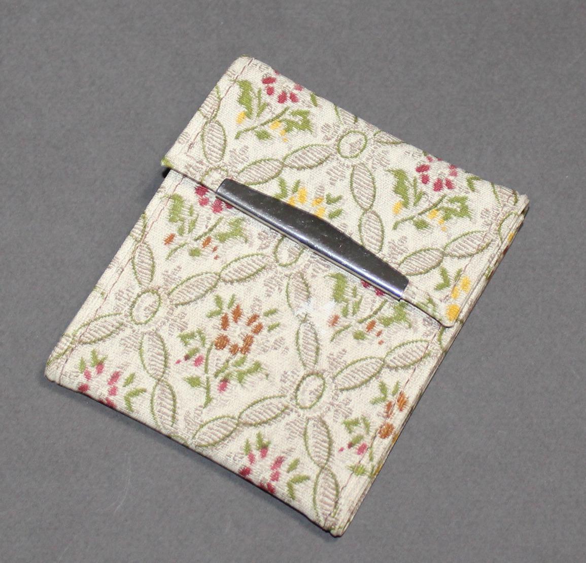 Vintage Vinyl Cover Manicure Set