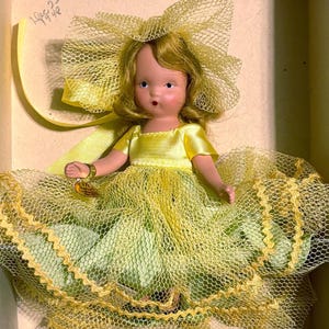 人形やぬいぐるみ用のヴィンテージ籐製孔雀椅子 - Etsy 日本