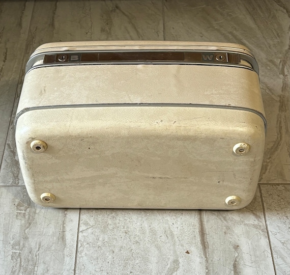 Sweet Vintage Samsonite Silhouette Off White Trai… - image 5