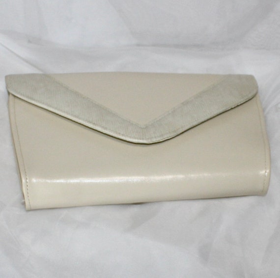 Pretty Vintage Oyster Colored Clutch Purse with S… - image 2
