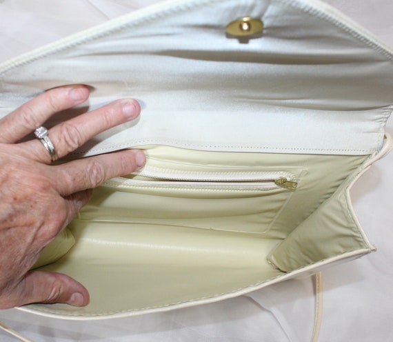 Pretty Vintage Oyster Colored Clutch Purse with S… - image 5