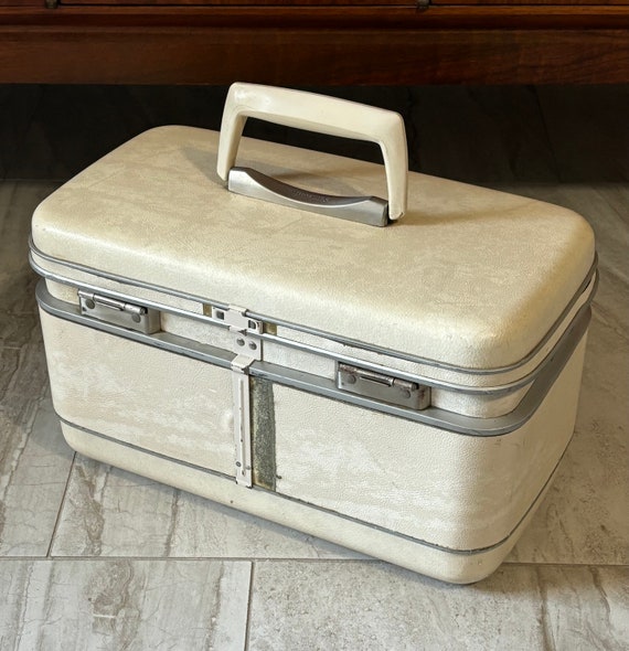 Sweet Vintage Samsonite Silhouette Off White Trai… - image 4