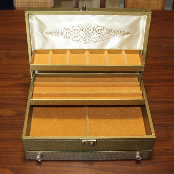 Pretty Vintage Mele Gold Jewelry Box
