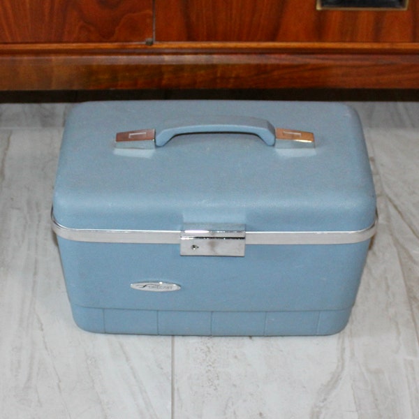 Sweet Vintage Sears Forecast Blue Train Case Travel Bag