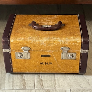 Cool Vintage Birkdale Gold and Brown Train Case Suitcase, Hard Case