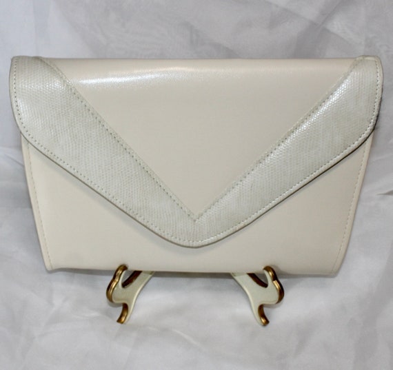 Pretty Vintage Oyster Colored Clutch Purse with S… - image 1