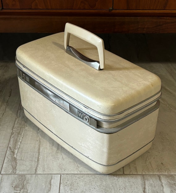 Sweet Vintage Samsonite Silhouette Off White Trai… - image 2