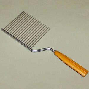 Vintage Schneider Cake Breaker