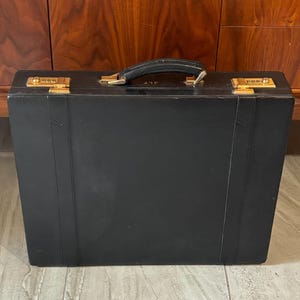 Vintage Sport Gold Pfeil Leather Attache / Briefcase West Germany