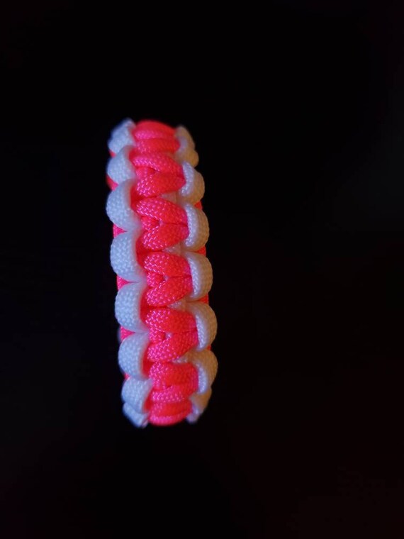 Cobra 550 Paracord Bracelet in Neon Pink and Glow-in-the-dark