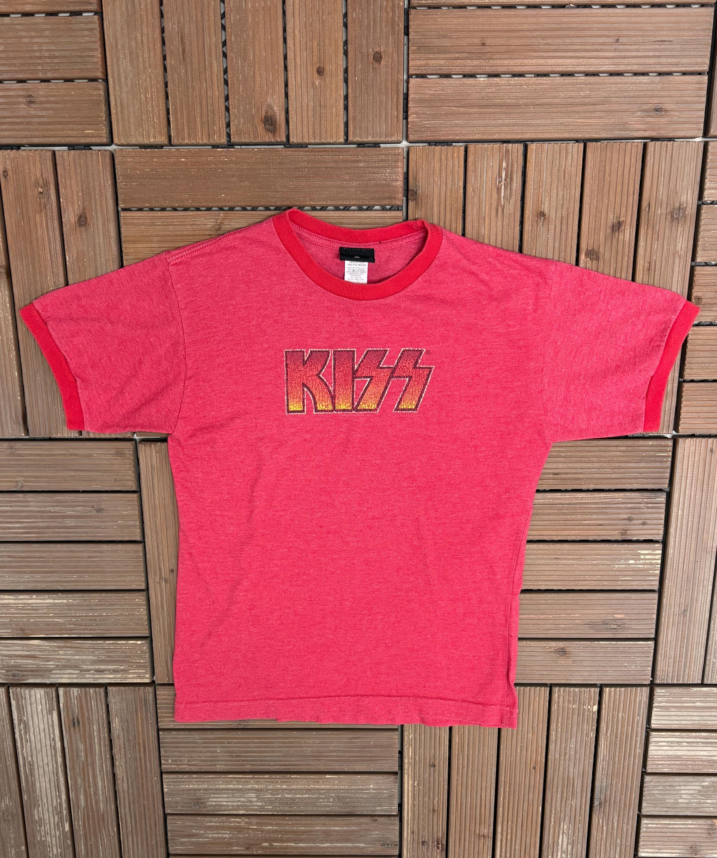 Winterland Kiss Shirt - Etsy