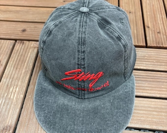 Sting We Mix, You Mingle! Cappellino vintage anni '90 con chiusura in metallo grigio.