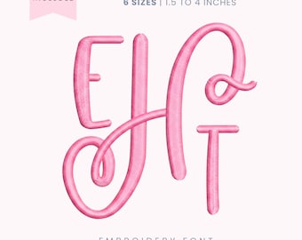 Może przedstawiać: Różowa haftowana czcionka monogramu z literami EHT. Projekt zawiera tekst "BX INCLUDED" i "6 ROZMIARÓW | 3,8 do 10,2 cm". Słowa "EMBROIDERY FONT" znajdują się na dole.