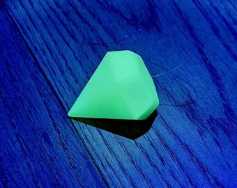 Glow-in-the-Dark Pendel "Ghost" | Unsichtbare Aufhängung | Geometrischer Kristall | Embedded Design | 3D Druck PLA
