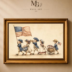 Op de afbeelding: Een ingelijste wandkunstprint met een aquarelillustratie van vijf kinderen in koloniale kleding die in een parade marcheren. Ze dragen een grote Amerikaanse vlag, een trommel, een trompet en een houten karretje gevuld met kleine vlaggetjes.
