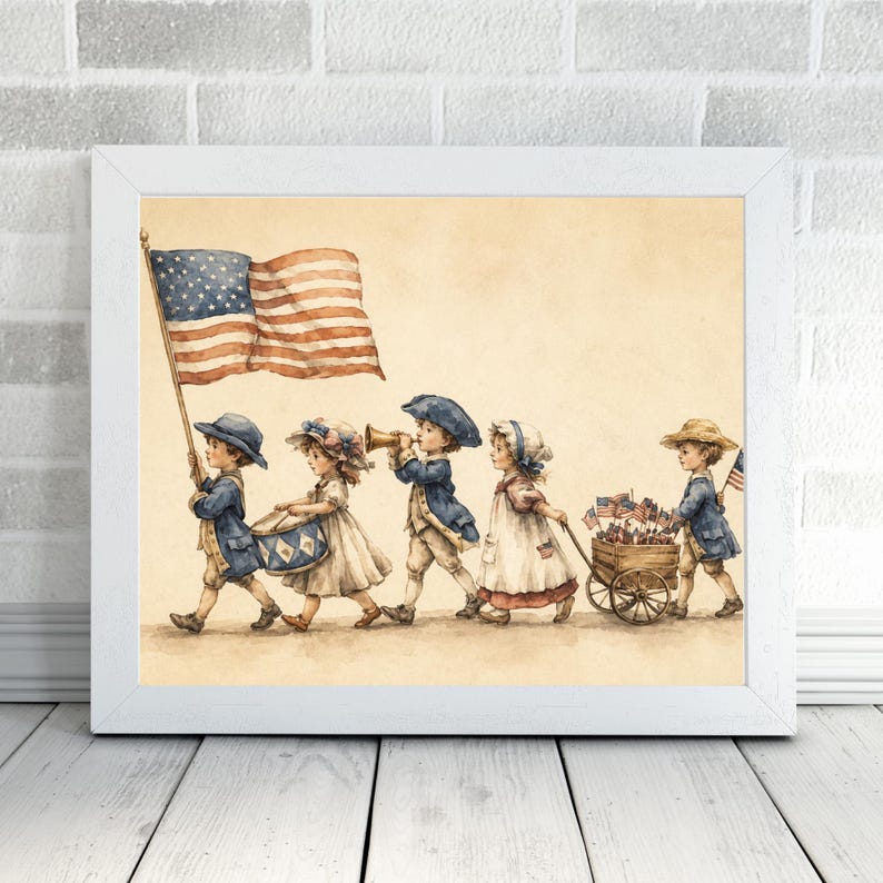 Op de afbeelding: Een ingelijste aquarelillustratie met vijf kinderen in koloniale kleding die in een optocht lopen. E&eacute;n kind draagt een grote Amerikaanse vlag, een ander bespeelt een trommel, &eacute;&eacute;n speelt een trompet en de laatste trekt een houten kar vol kleine vlaggetjes.