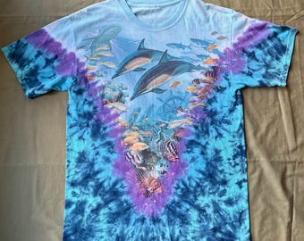 Camiseta gráfica vintage azul líquido