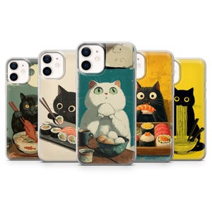 Puede incluir: Cinco fundas para teléfono con ilustraciones de gatos y comida japonesa. Cada funda muestra un gato diferente con sushi, ramen u otros platos. Las fundas tienen un acabado brillante y están diseñadas para un teléfono inteligente.