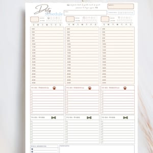 Pode incluir: Um planejador Daily Schedule com fundo creme. Inclui se&ccedil;&otilde;es para metas, ingest&atilde;o de &aacute;gua, exerc&iacute;cios e um cronograma di&aacute;rio das 6h00 &agrave;s 23h00. Tamb&eacute;m possui se&ccedil;&otilde;es para listas de tarefas pessoais e de trabalho, e um espa&ccedil;o para pensamentos.
