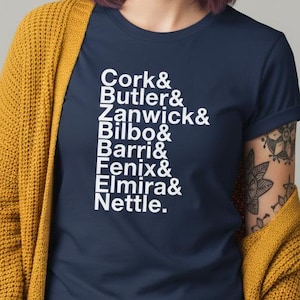 Benutzerdefiniertes D & D Roll Call Shirt, personalisiertes TTRPG Partynamen-T-Shirt, Dungeons Dragons-Kampagnengeschenk, Rollenspiel-Gruppen-Shirt, DM Geschenk