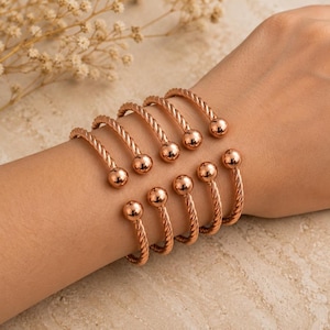 Set van 5 gedraaide armbanden van puur koper, een cadeau voor haar.